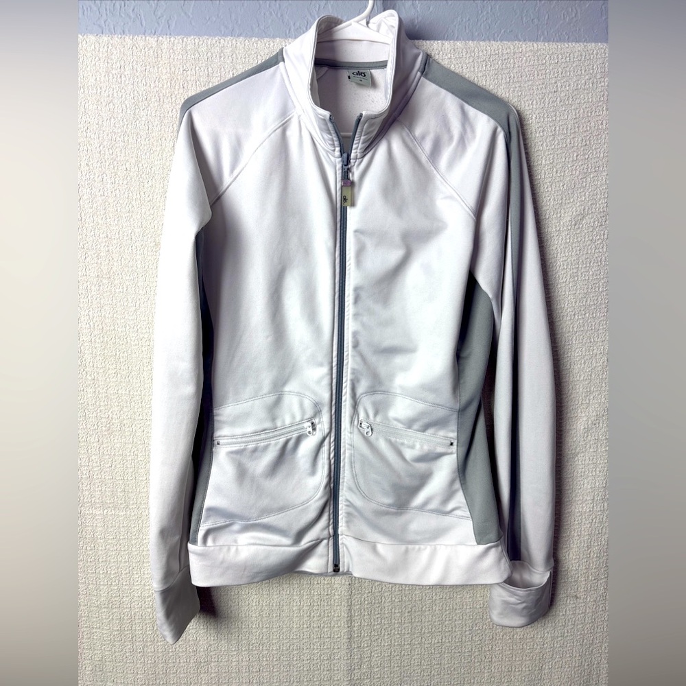ALO Yoga CoolFit Gray and White Jacket‎